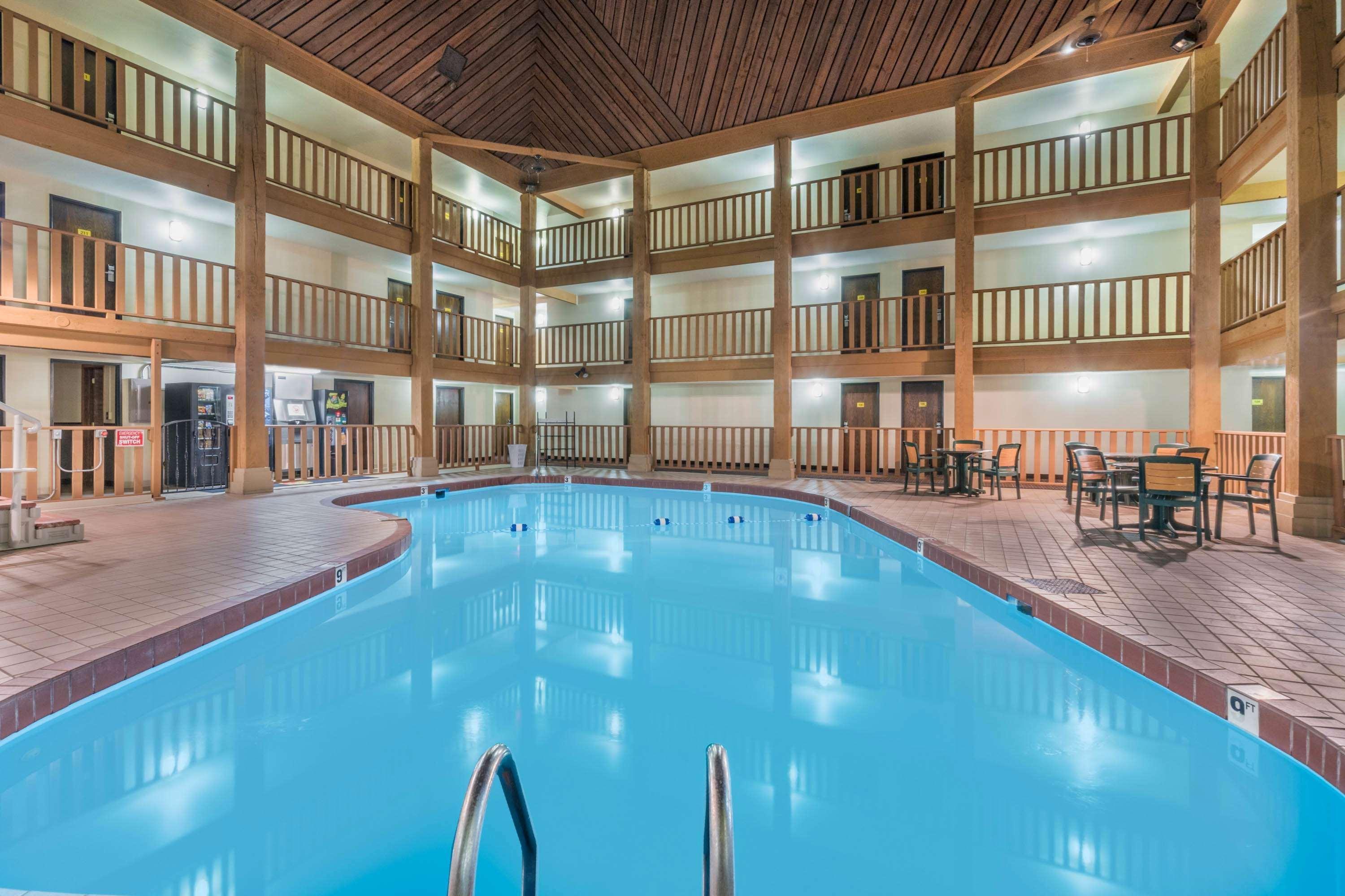 Super 8 By Wyndham Spearfish Hotel Екстериор снимка