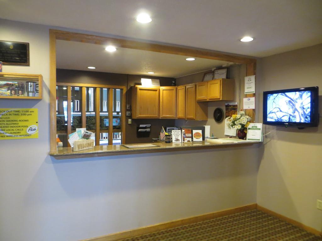 Super 8 By Wyndham Spearfish Hotel Екстериор снимка