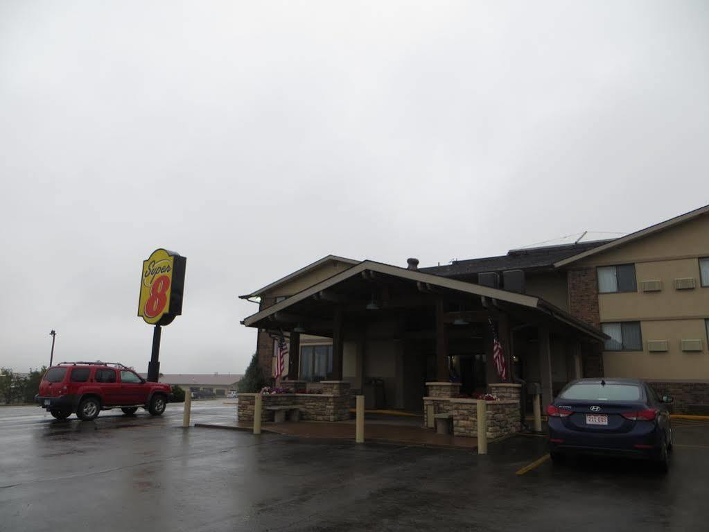 Super 8 By Wyndham Spearfish Hotel Екстериор снимка